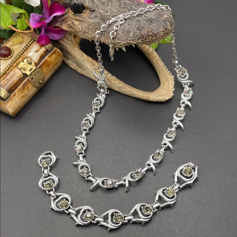 Sarah Coventry rhinestone and bracelet set vintage C1